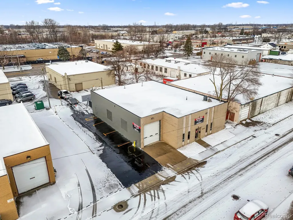 23201 Roseberry Avenue Warren City MI 48089