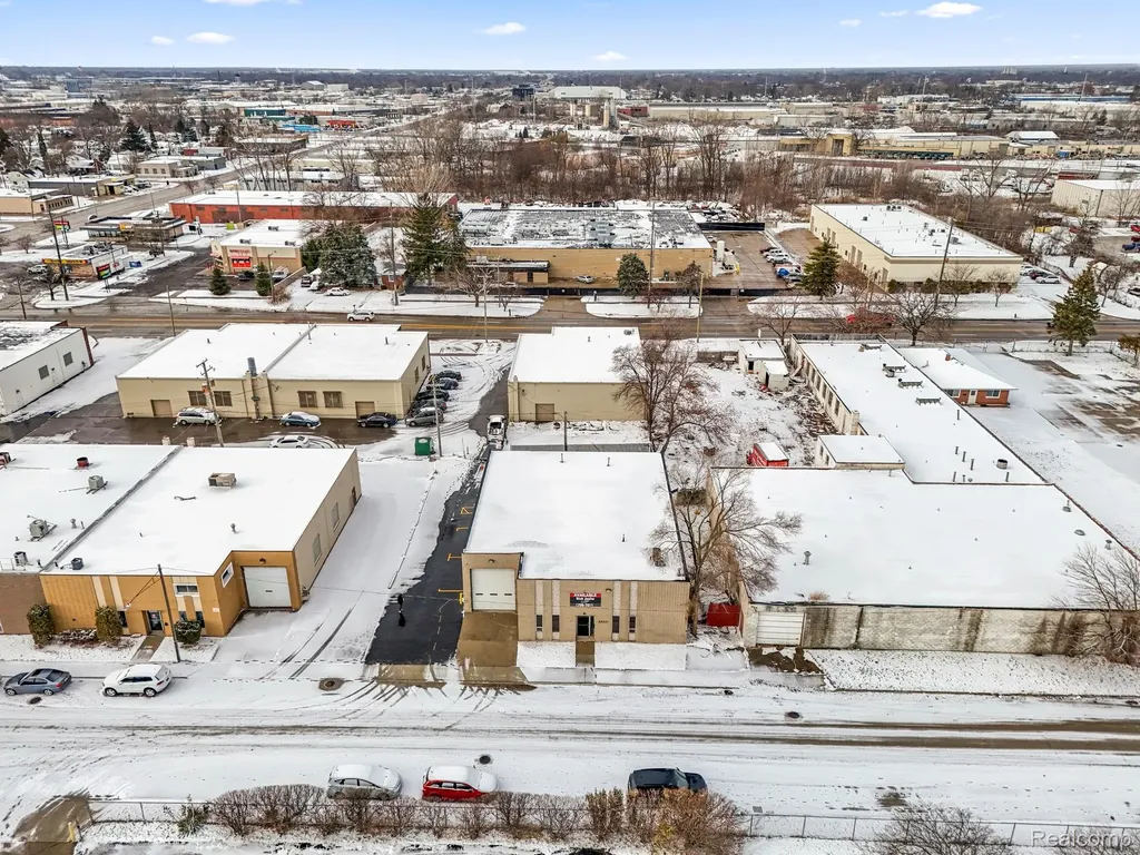 23201 Roseberry Avenue Warren City MI 48089