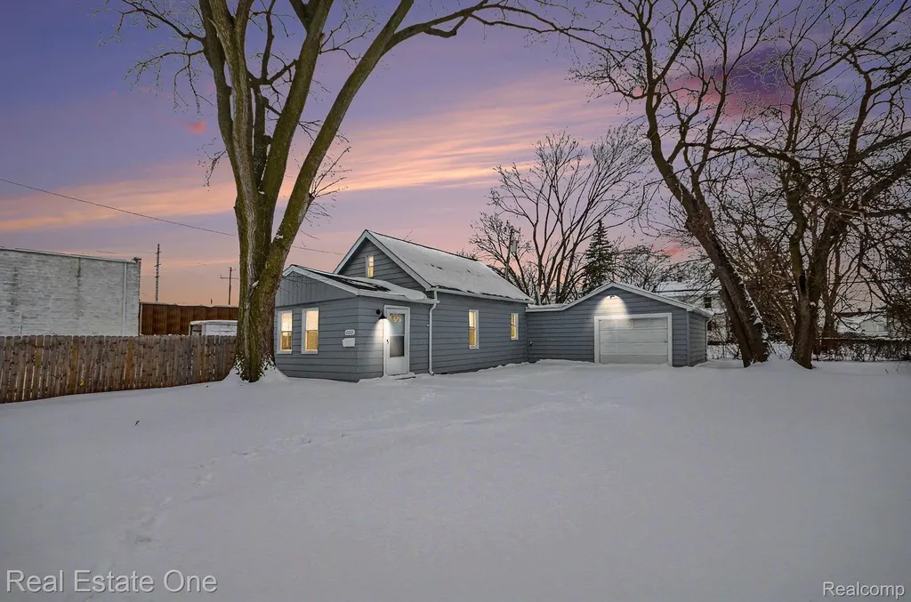 20801 Elroy Avenue Warren City MI 48089