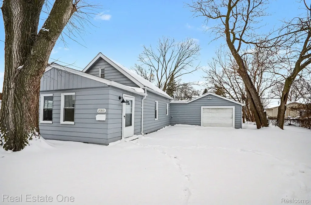 20801 Elroy Avenue Warren City MI 48089
