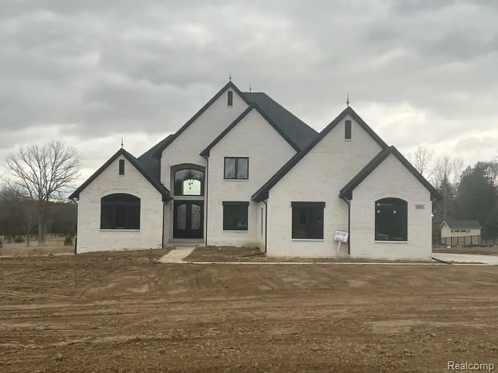 01 Bur Oak Lane Oakland Charter Township MI 48363