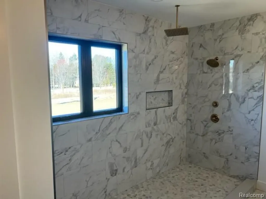 01 Bur Oak Lane Oakland Charter Township MI 48363
