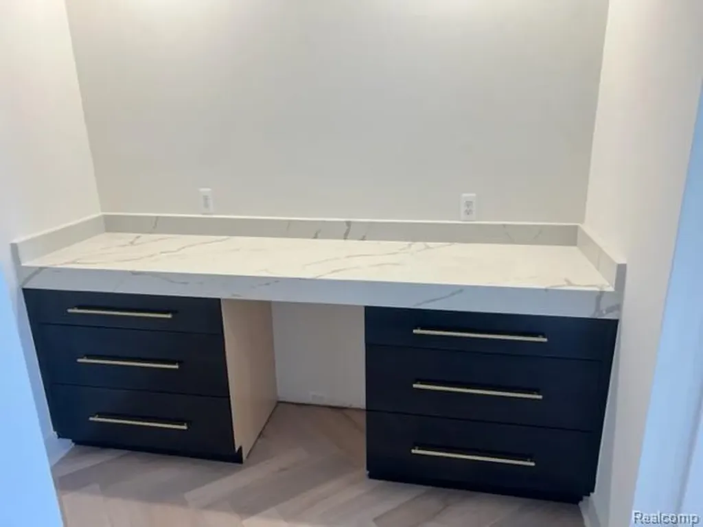 01 Bur Oak Lane Oakland Charter Township MI 48363