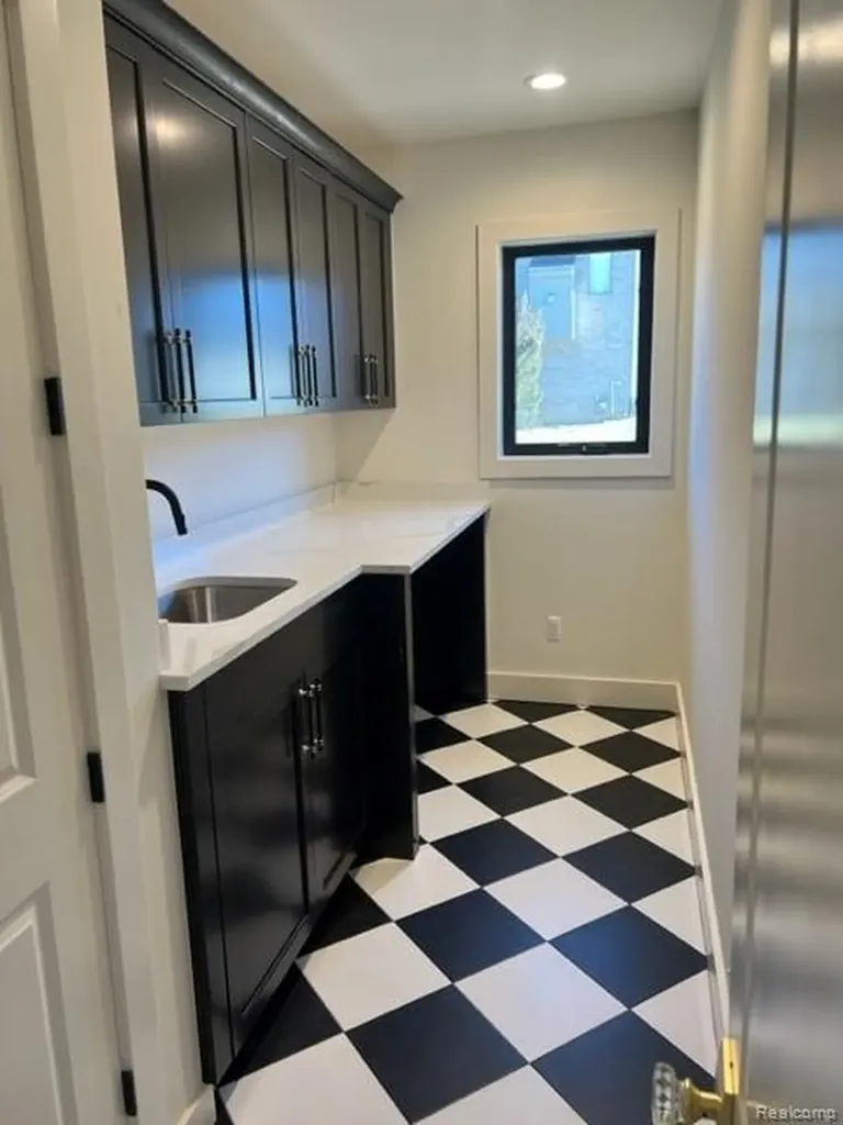 01 Bur Oak Lane Oakland Charter Township MI 48363
