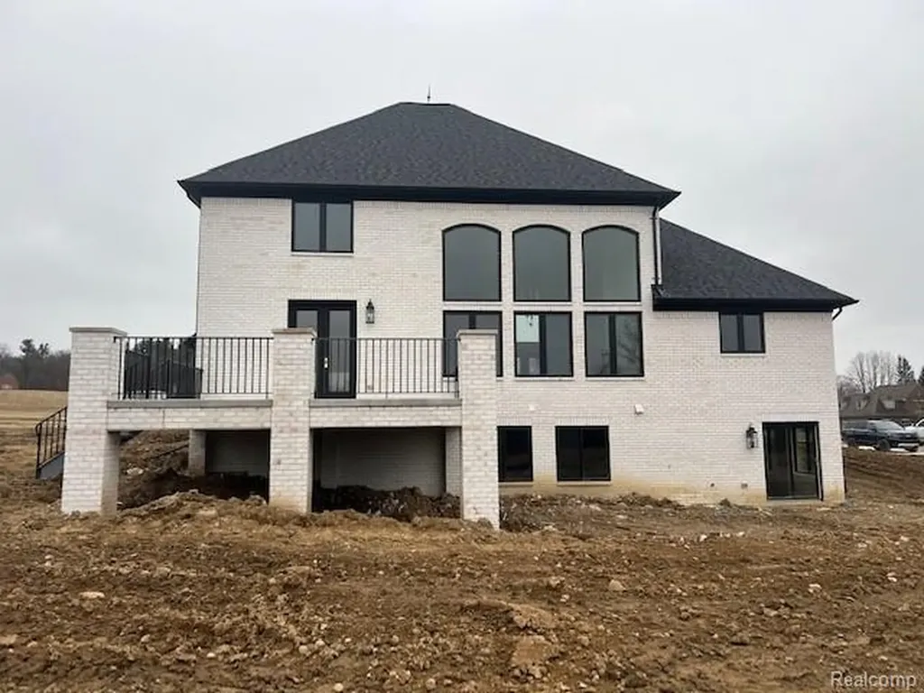 01 Bur Oak Lane Oakland Charter Township MI 48363