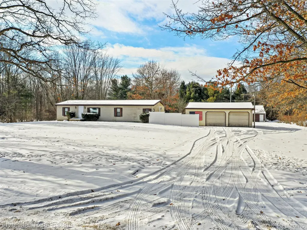 2185 Armond Road Howell City MI 48855