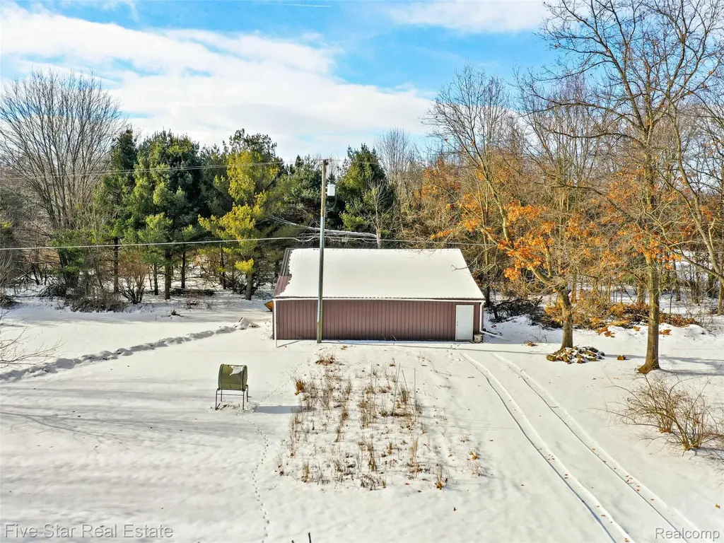 2185 Armond Road Howell City MI 48855