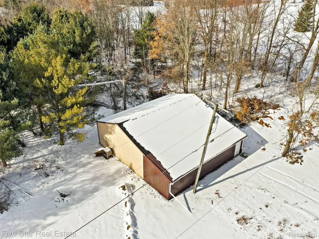 2185 Armond Road Howell City MI 48855
