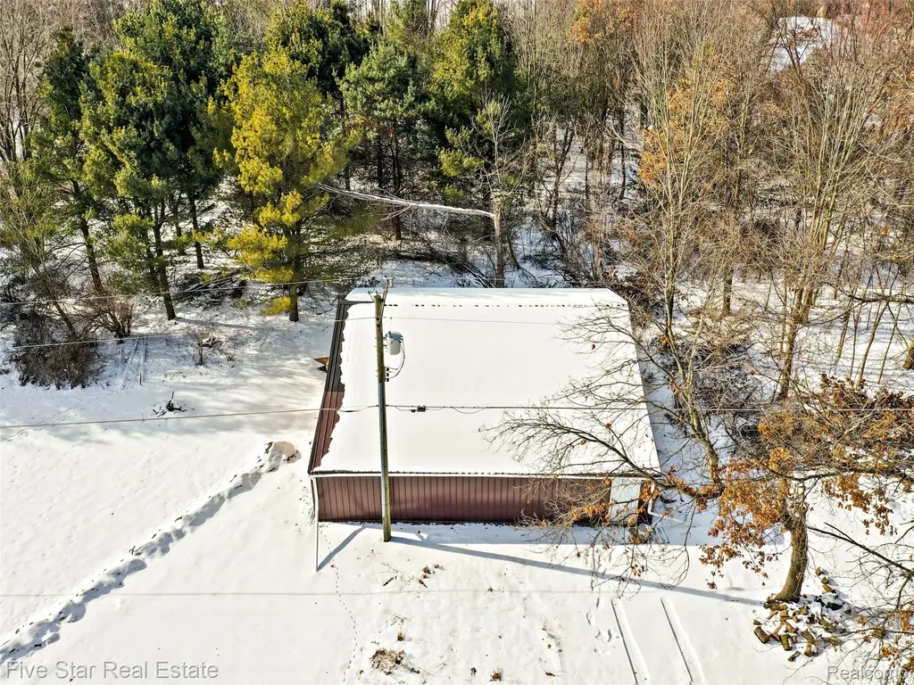 2185 Armond Road Howell City MI 48855