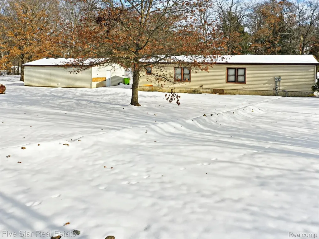 2185 Armond Road Howell City MI 48855