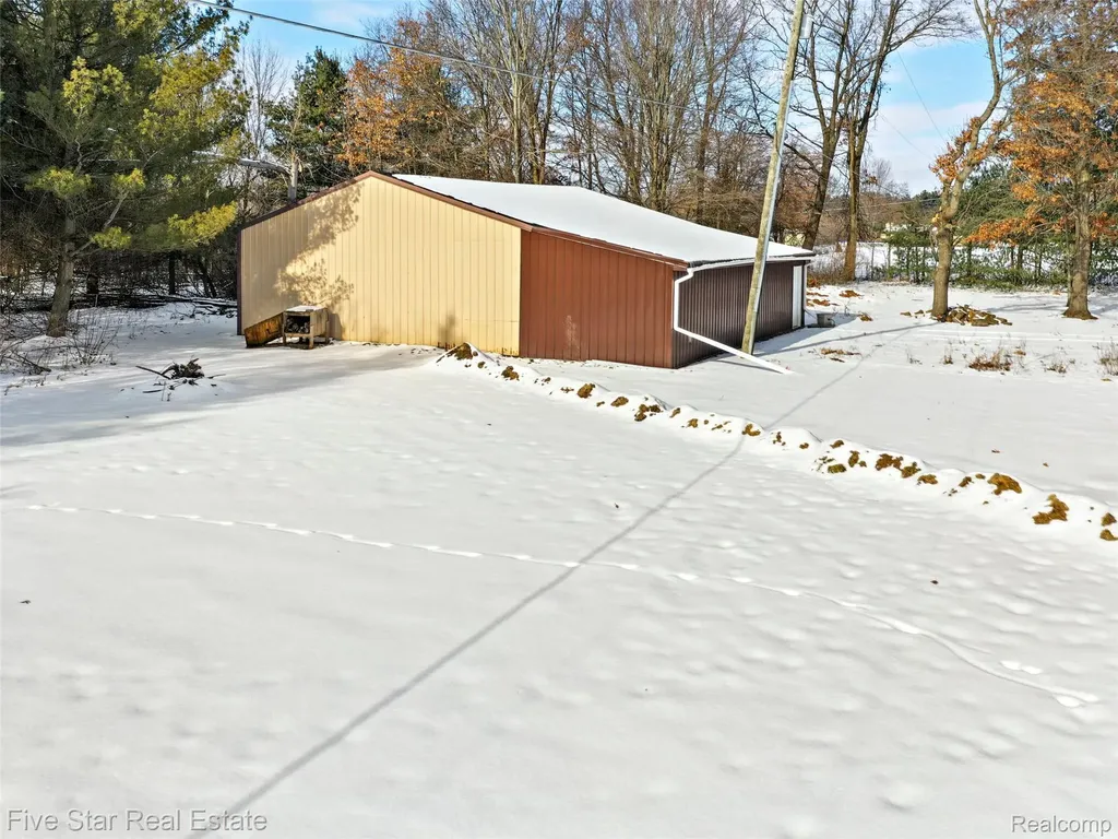 2185 Armond Road Howell City MI 48855