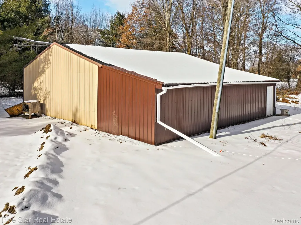 2185 Armond Road Howell City MI 48855
