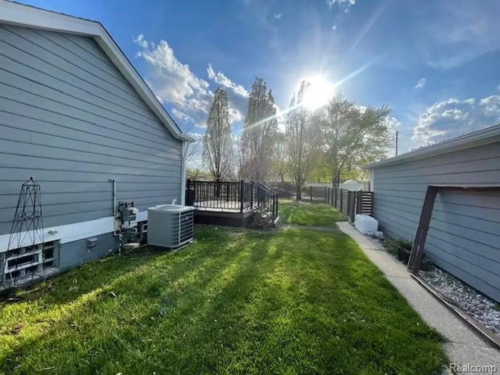 13209 E 13 Mile Road Warren City MI 48088