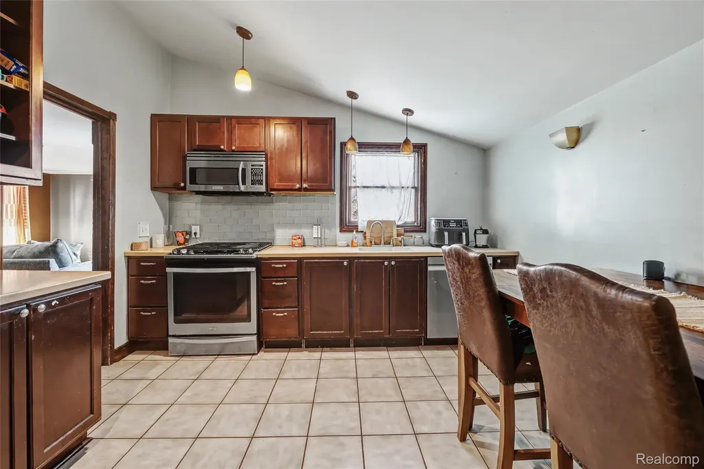 13209 E 13 Mile Road Warren City MI 48088