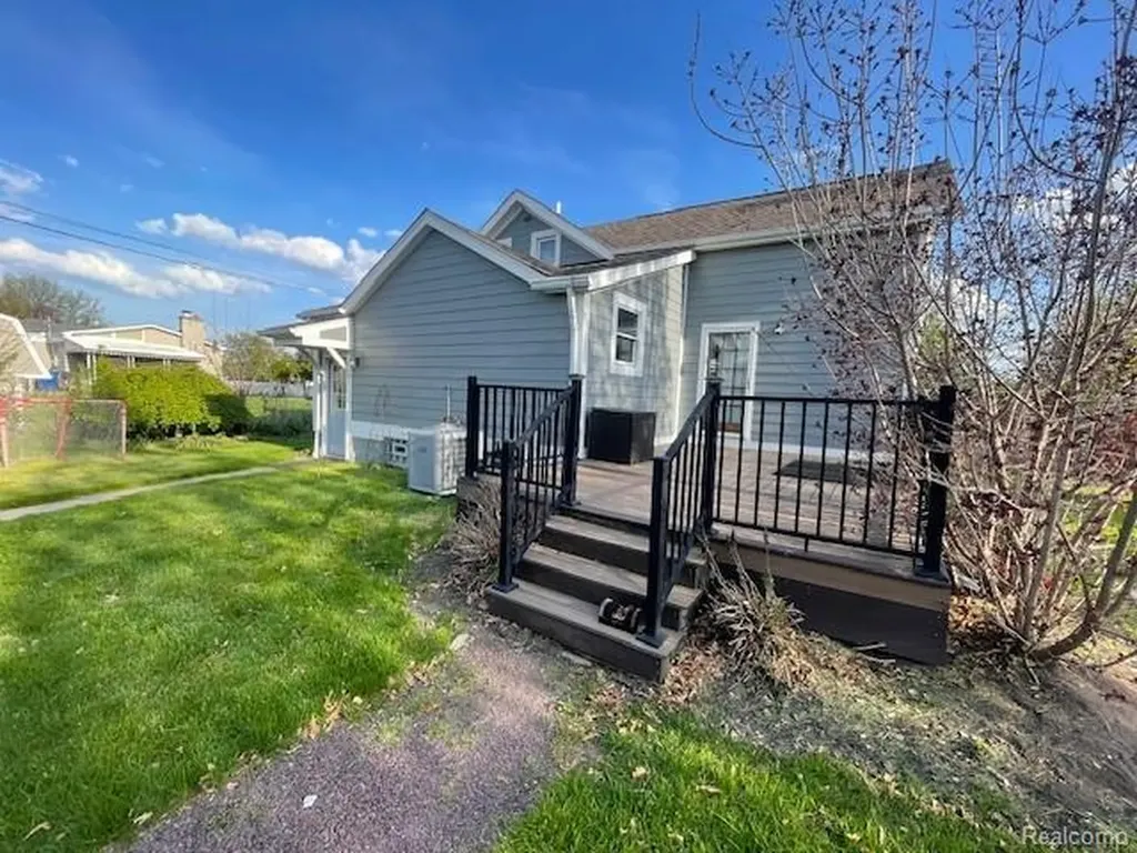 13209 E 13 Mile Road Warren City MI 48088