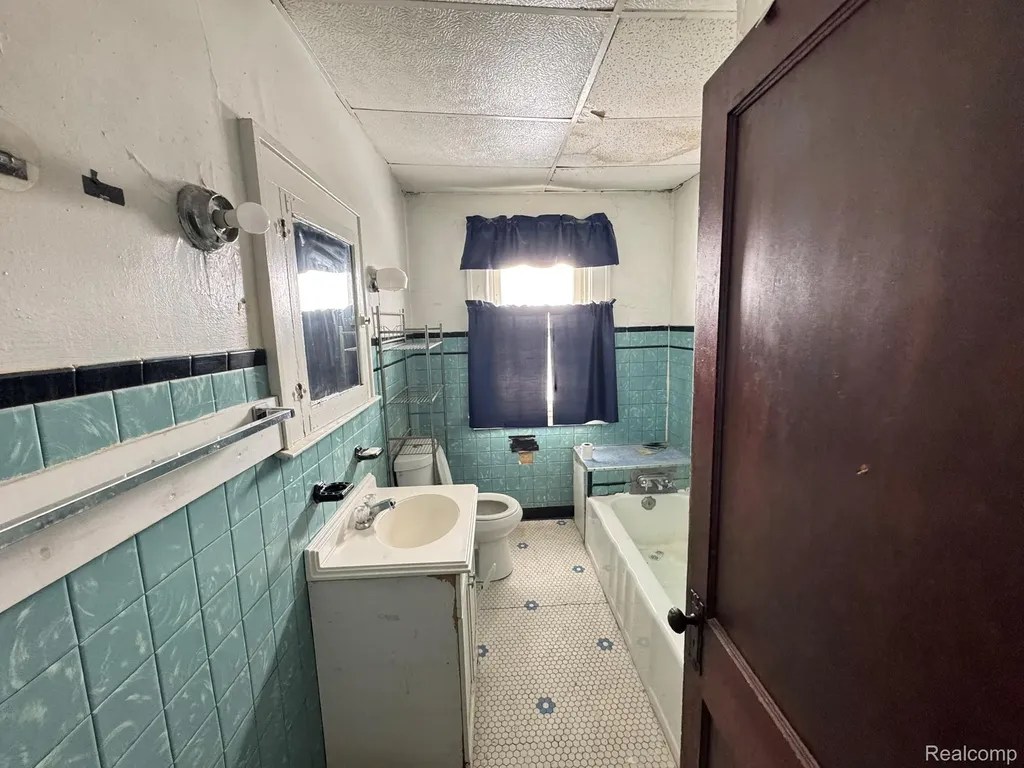 909/907 W Euclid Street Detroit City MI 48202