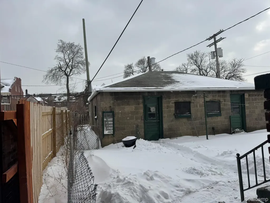 909/907 W Euclid Street Detroit City MI 48202