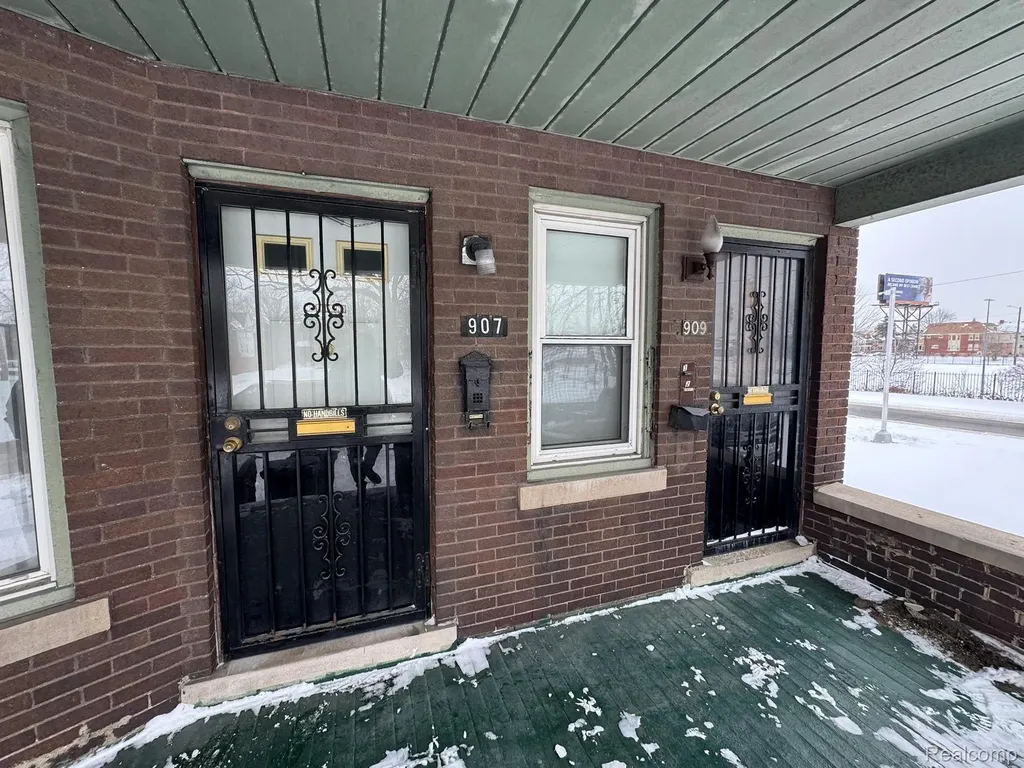 909/907 W Euclid Street Detroit City MI 48202