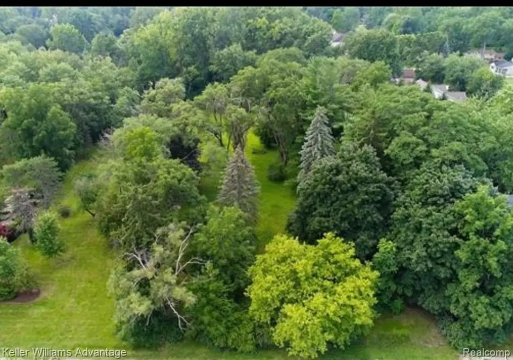 34037 W 9 Mile Road Farmington Hills City MI 48335