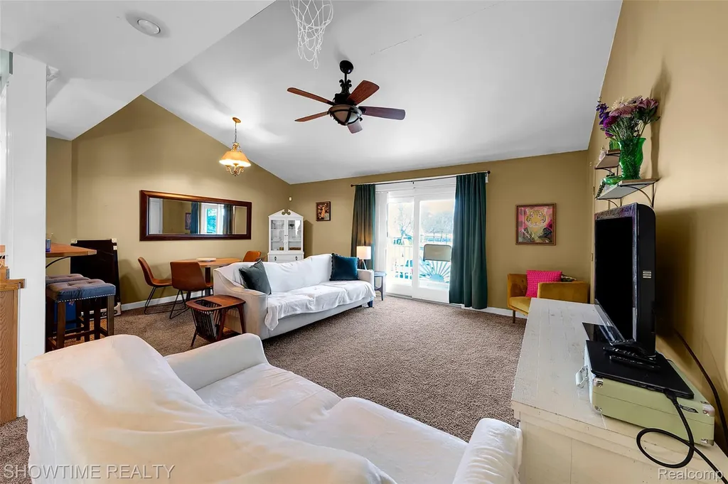 321 Chartier Marine City City MI 48039