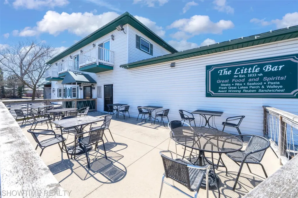 321 Chartier Marine City City MI 48039