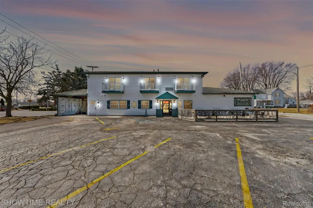 321 Chartier Marine City City MI 48039