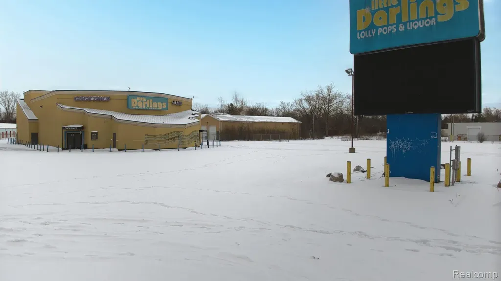 2341 S Dort Highway Flint City MI 48507