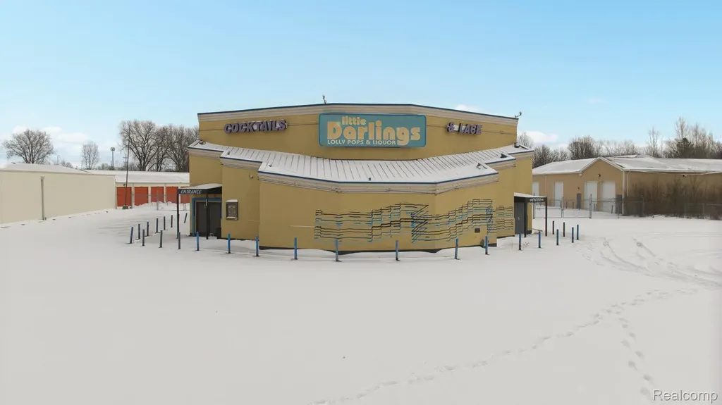 2341 S Dort Highway Flint City MI 48507