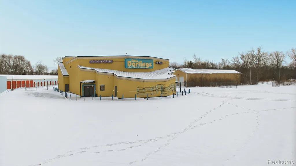 2341 S Dort Highway Flint City MI 48507
