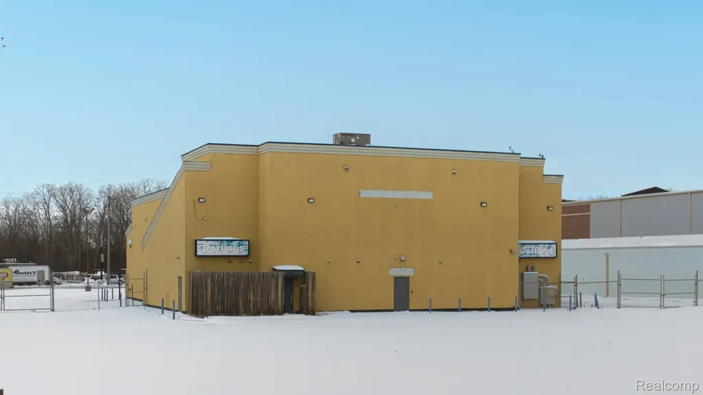 2341 S Dort Highway Flint City MI 48507