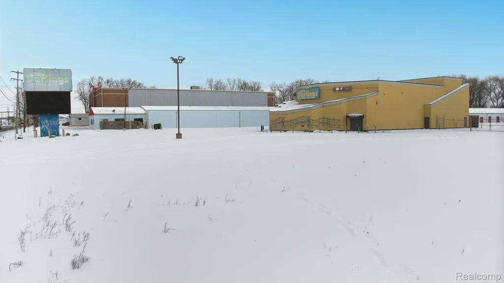 2341 S Dort Highway Flint City MI 48507