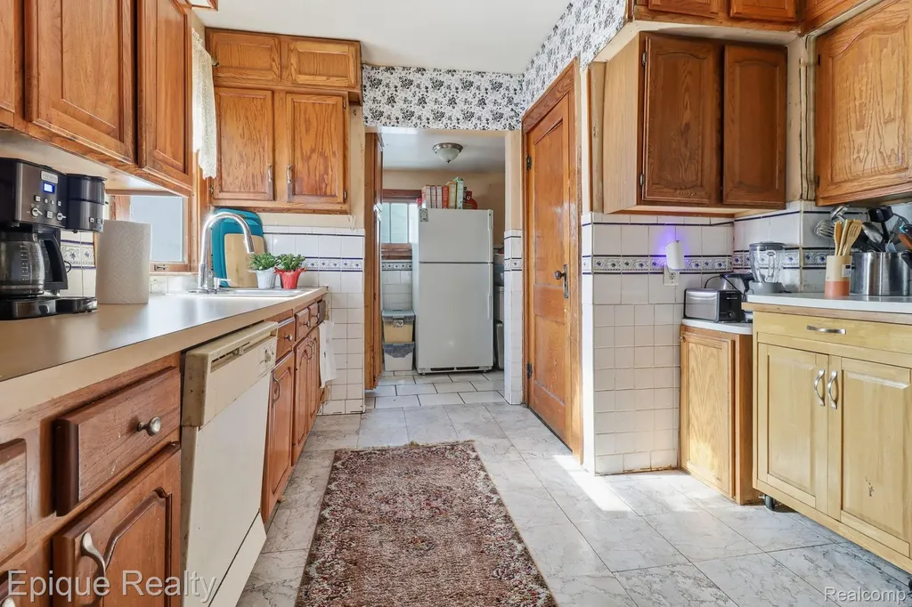5834 Wayne Road Romulus City MI 48174