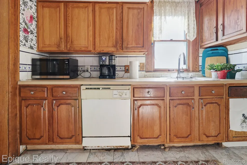5834 Wayne Road Romulus City MI 48174