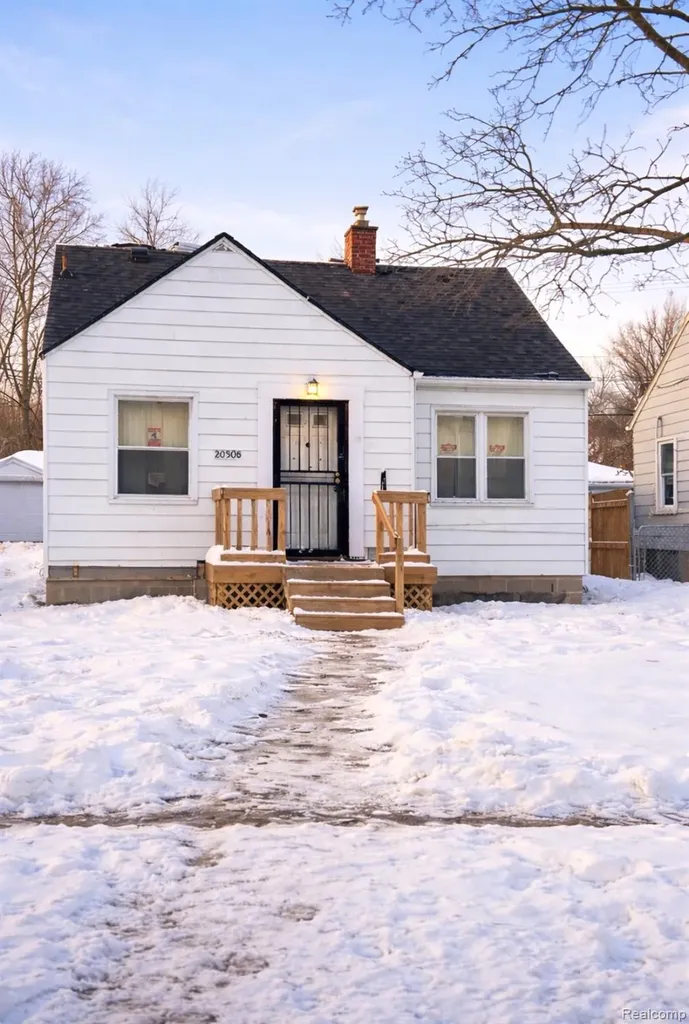 20508 Kenosha Street Harper Woods City MI 48225