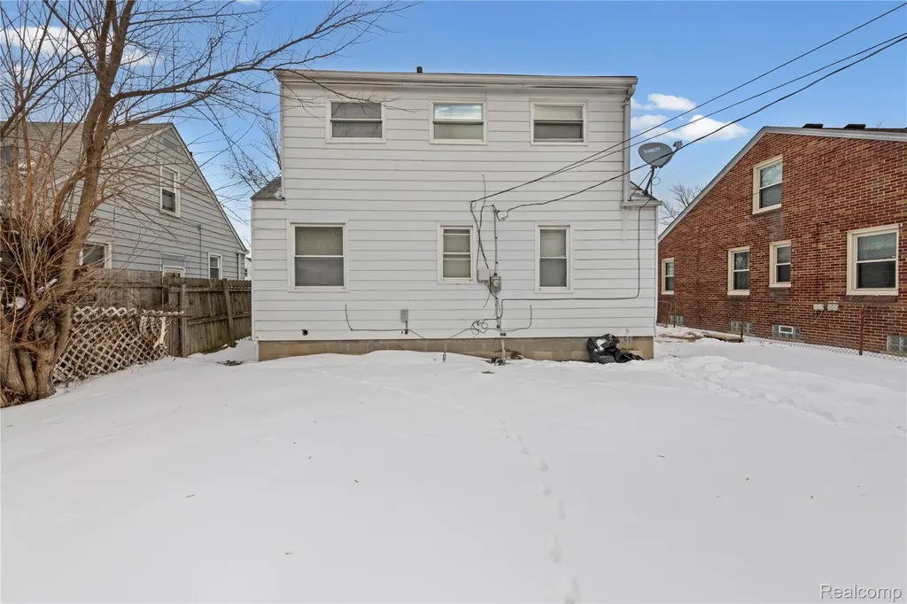 20508 Kenosha Street Harper Woods City MI 48225