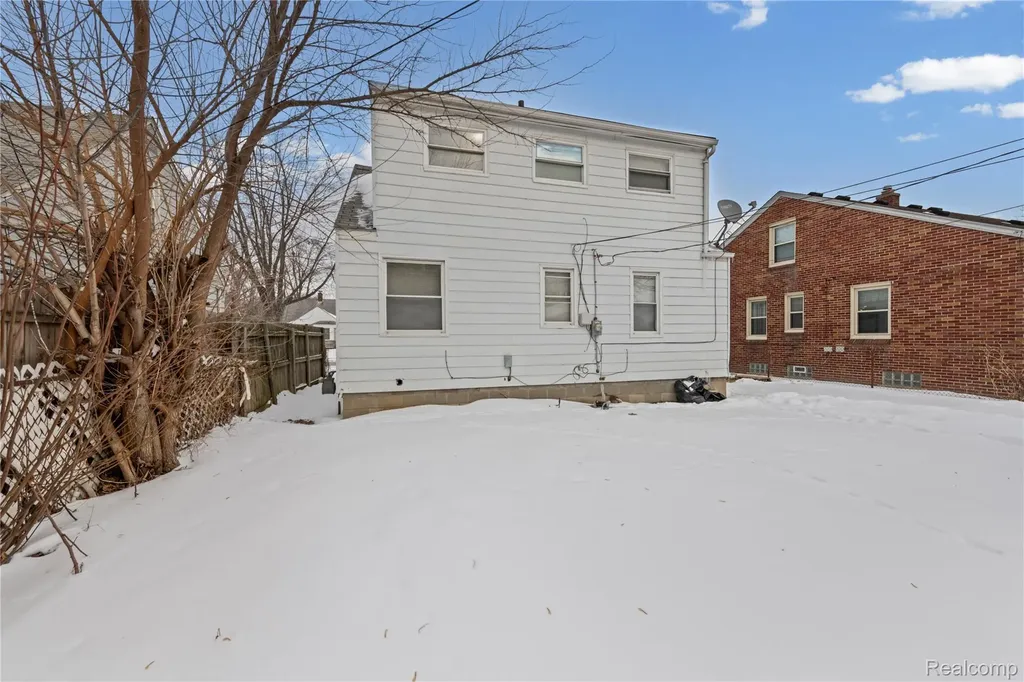 20508 Kenosha Street Harper Woods City MI 48225
