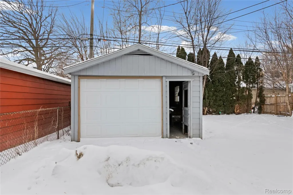 20508 Kenosha Street Harper Woods City MI 48225