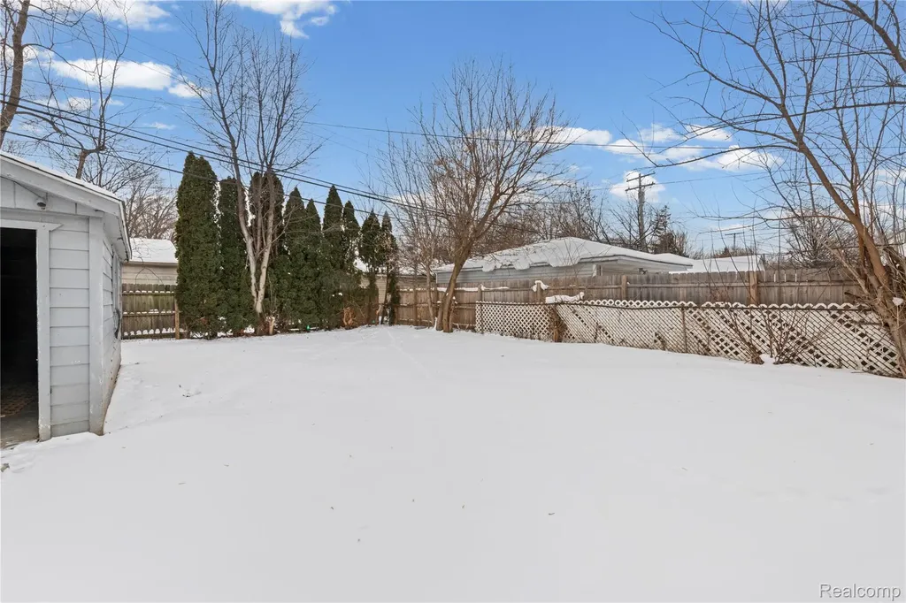 20508 Kenosha Street Harper Woods City MI 48225