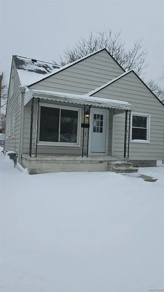 590 E Madison Avenue Pontiac City MI 48340