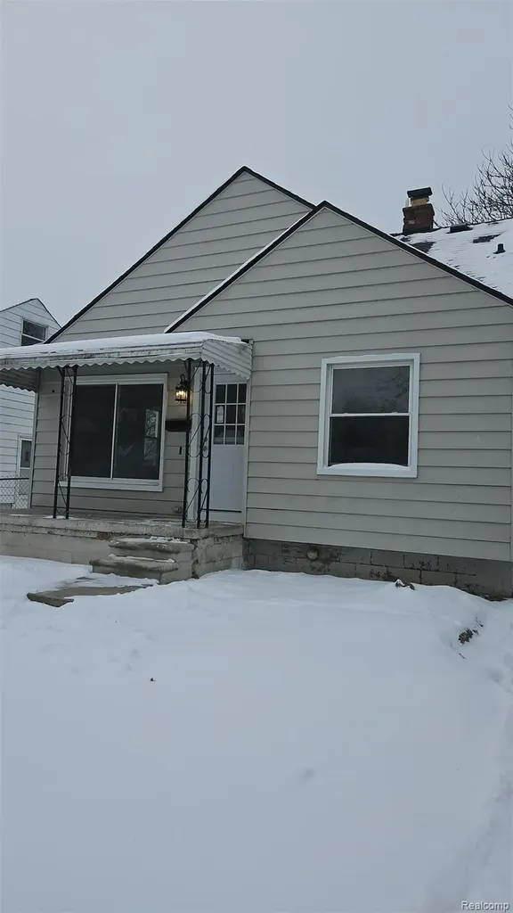 590 E Madison Avenue Pontiac City MI 48340