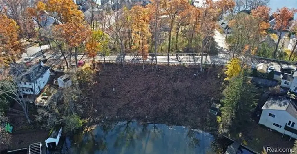 Lot 121 Central Drive Lake Orion Village MI 48362