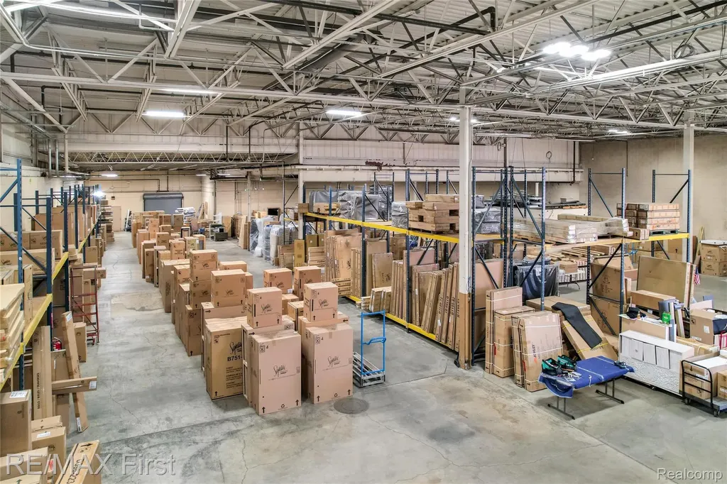 8655 E 8 Mile Road Warren City MI 48089