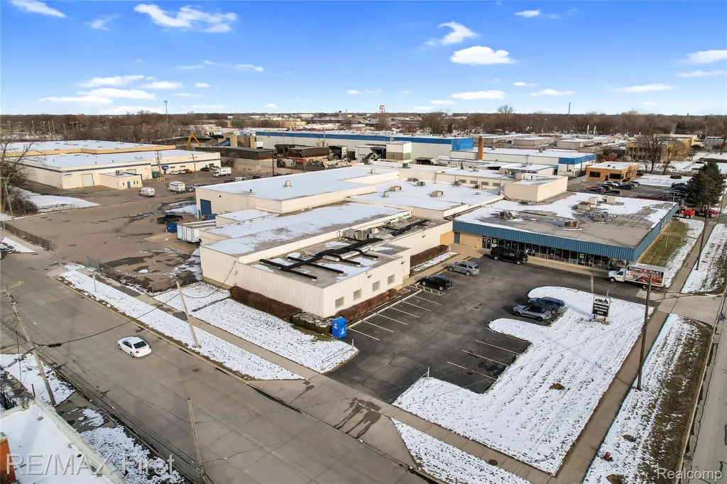 8655 E 8 Mile Road Warren City MI 48089