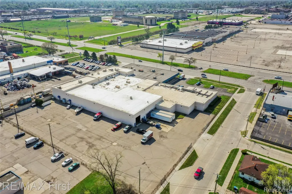 8655 E 8 Mile Road Warren City MI 48089
