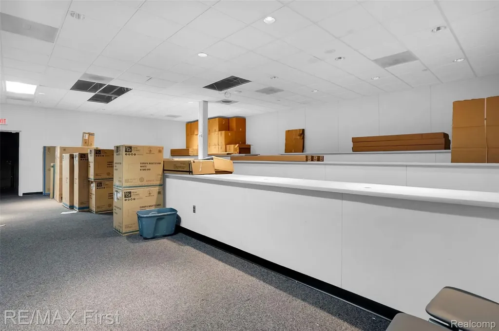 8655 E 8 Mile Road Warren City MI 48089