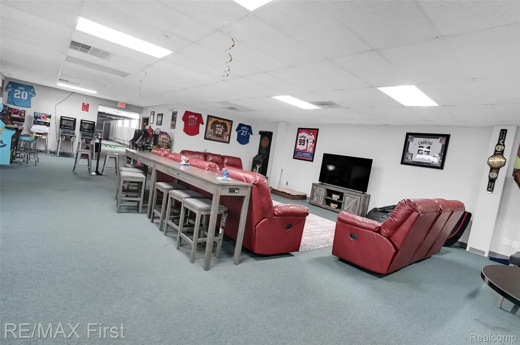 8655 E 8 Mile Road Warren City MI 48089