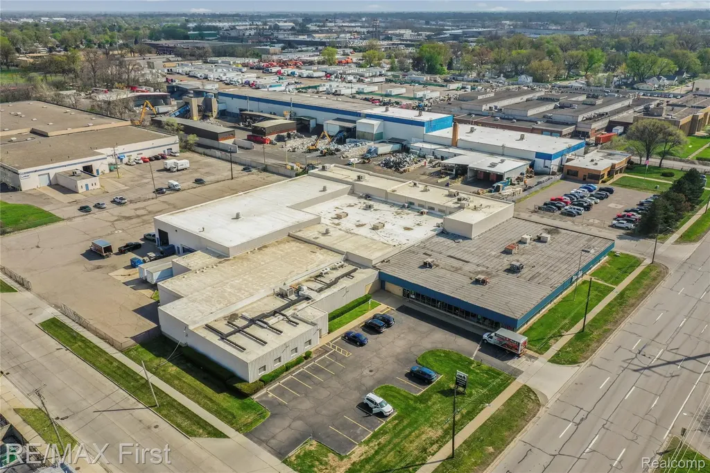 8655 E 8 Mile Road Warren City MI 48089