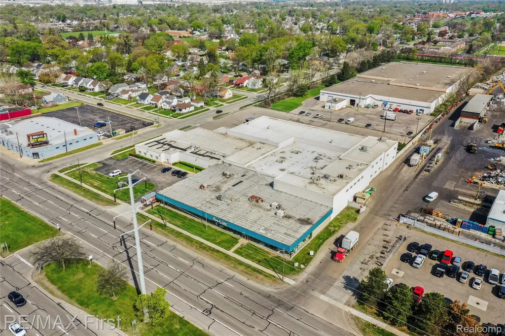 8655 E 8 Mile Road Warren City MI 48089