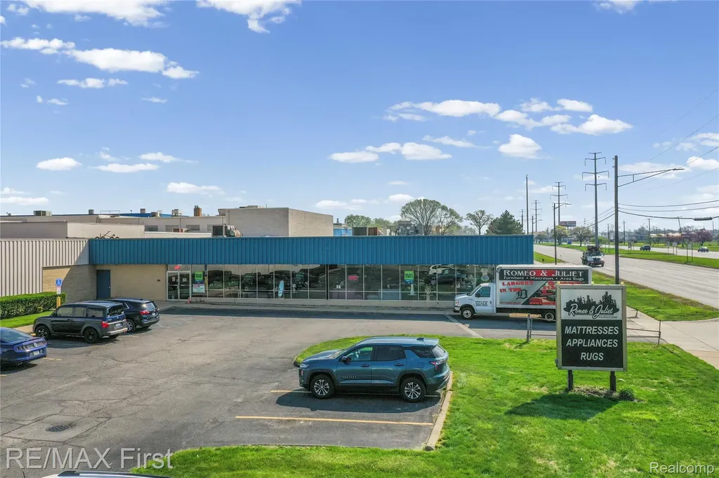 8655 E 8 Mile Road Warren City MI 48089