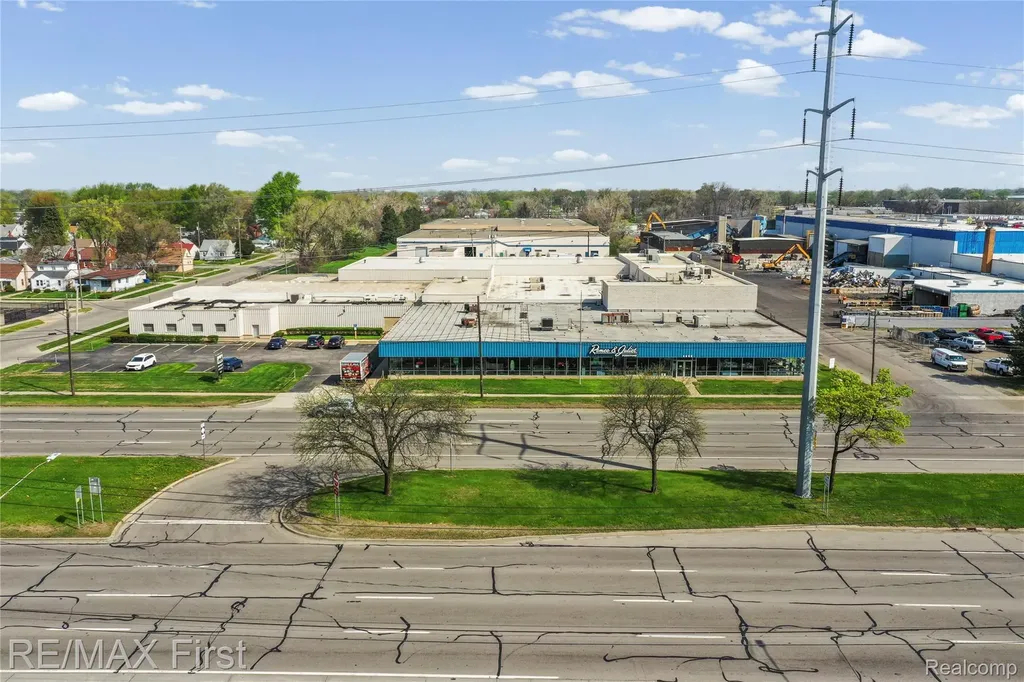 8655 E 8 Mile Road Warren City MI 48089